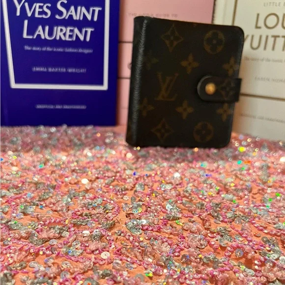 Louis Vuitton COA Compact Zippé wallet in the classic Monogram canvas EUC - Picture 2 of 9